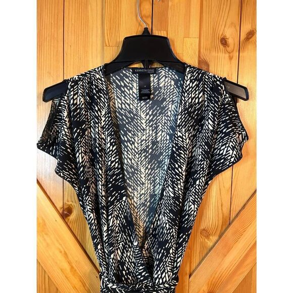 Kenneth Cole Black Cream Wrap Dress Short Sleeved Cold Shoulder Size Medium (882 - Picture 2 of 6